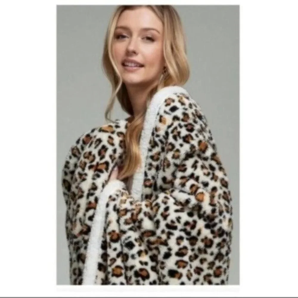 SOFT & COZY DOUBLE SIDED SHERPA & LEOPARD PRINT BLANKET/THROW-NEW